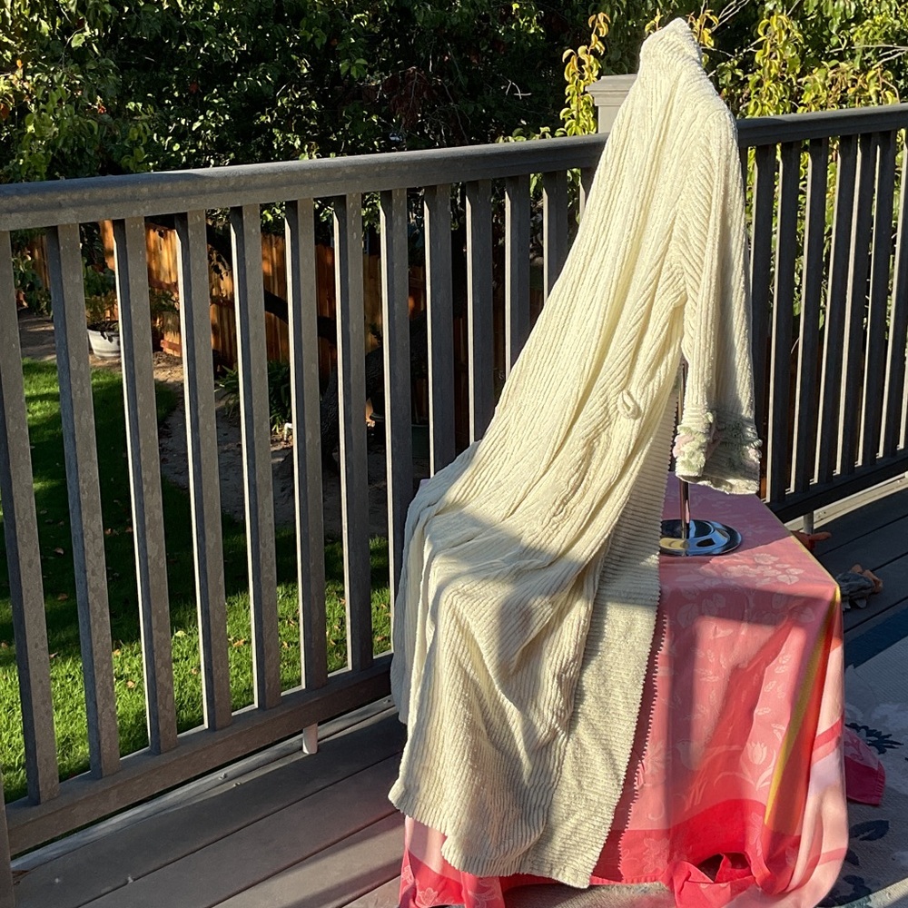 Floral Embroidered Cream Long Coat - Picture 5 of 5